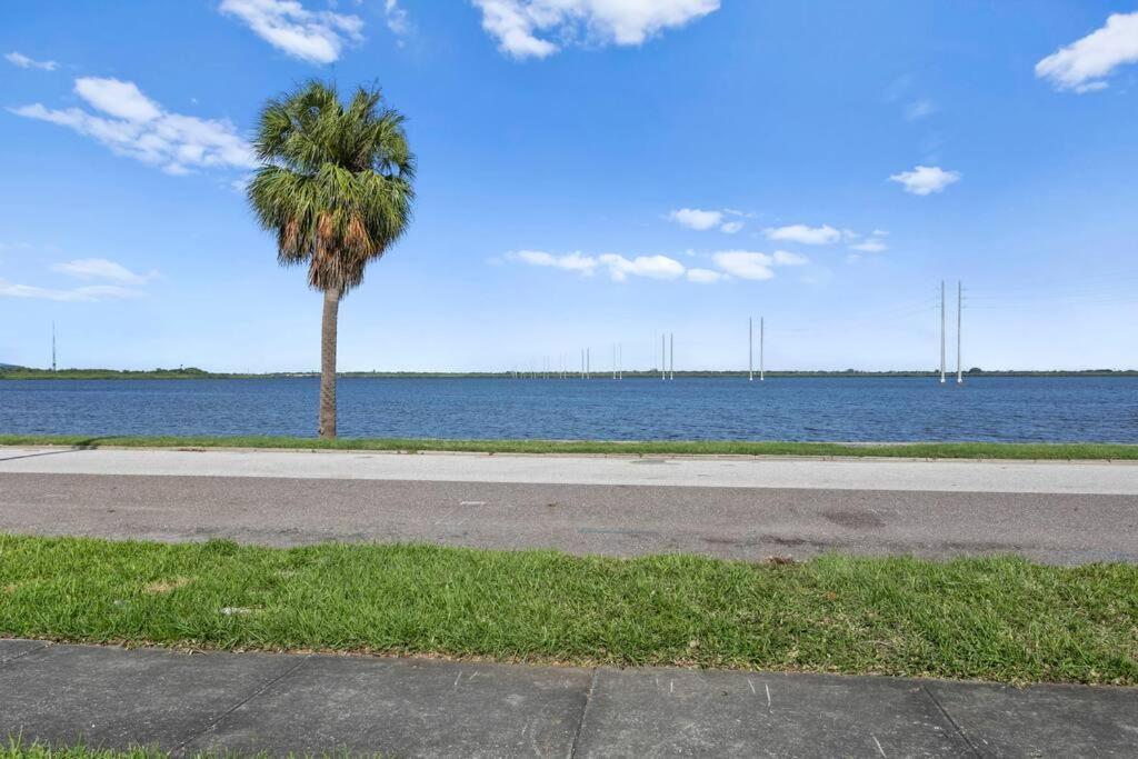 Villa Mermaids Grotto Waterfront 1Br Apt With Bay View Tampa Exterior foto